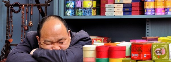 親の影響をもろに受ける！食事中のスマホ操作は子供をダメな大人にする